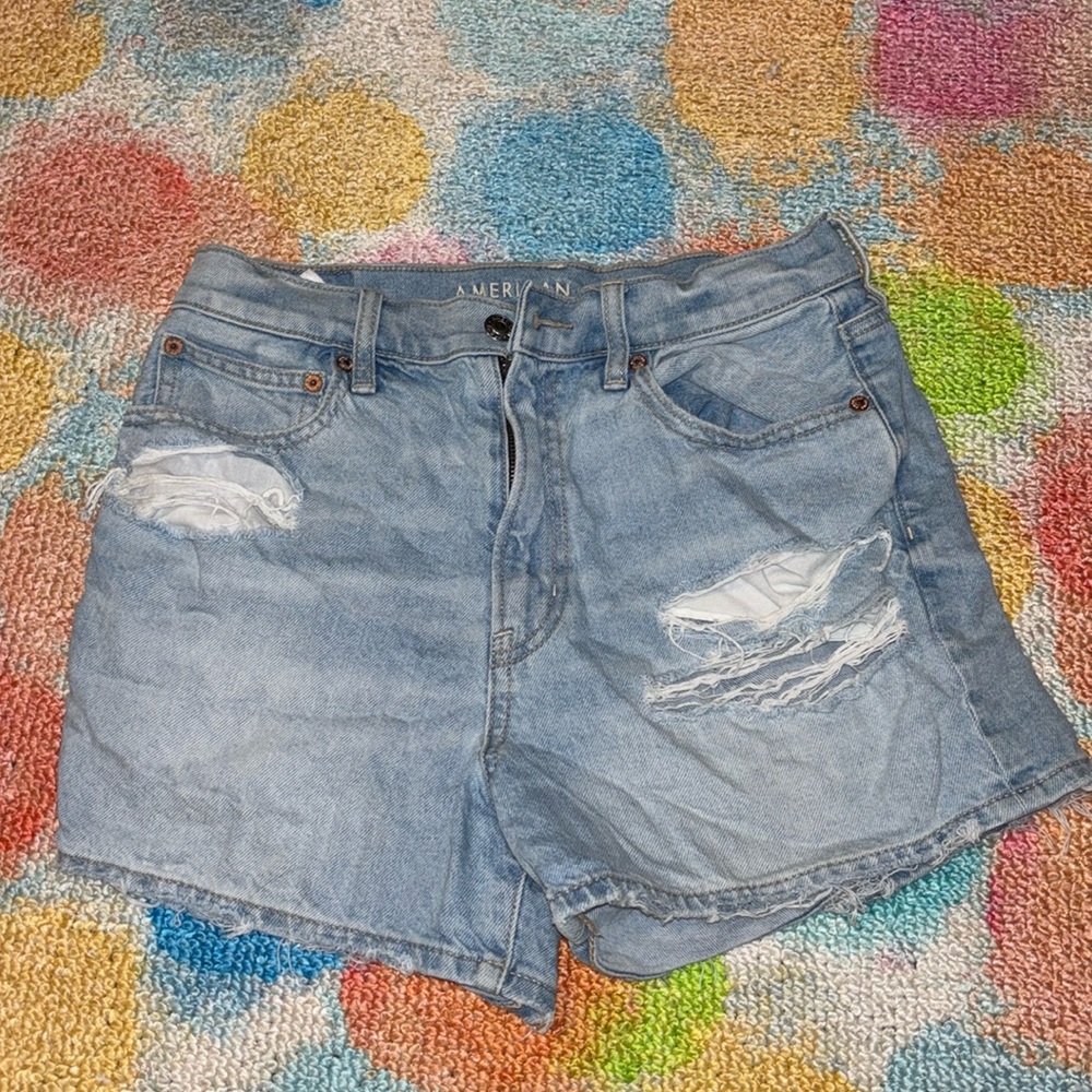 AMERICAN EAGLE Highest Rise 90’s Boyfriend Shorts (size 6)